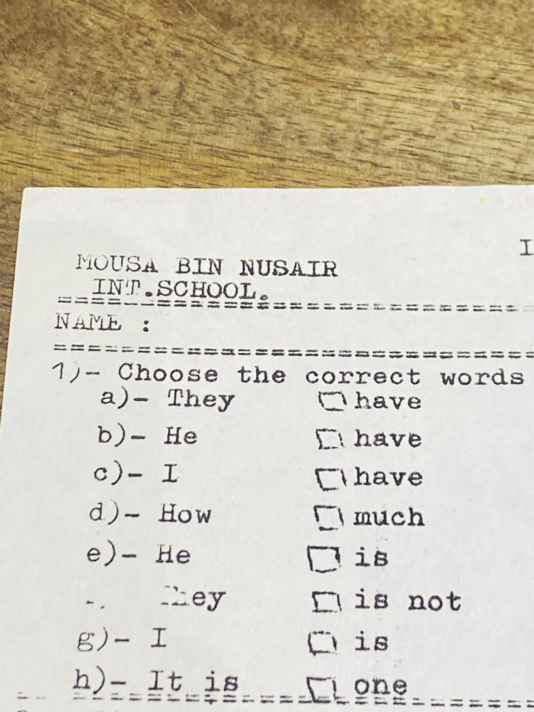 من النوادر؛ ورقة اسئلة لمادة اللغة الإنجليزية للمرحلة المتوسطة عام ١٤٠٤هـ