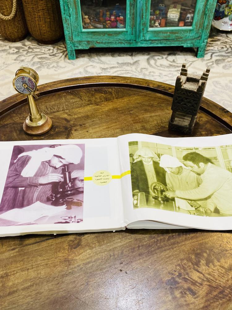 من البنود الشحيحة؛ مجلد صادر من وزارة المعارف بعنوان "وزارة المعارف في سيرتها الصاعدة" قديم طبع أوائل الثمانينات ويحتوي على العديد من الصور الجميلة في المدارس والمعاهد في ذلك الوقت  (يعتبر بند متحفي مميز)