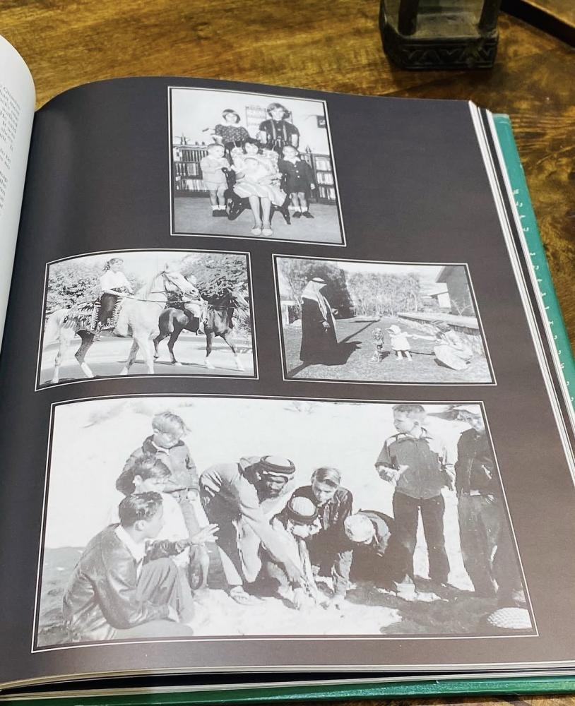 من نوادر الكتب؛ كتاب أصدقاء وذكريات “انطباعات وذكريات أمريكية عن الحياة والعمل في المملكة العربية السعودية ١٩٣٨م ١٩٩٨م” الطبعة الأولى عام ١٤١٩هـ؛ يحوي العديد من المواضيع الصور الهامة؛ طباعة فاخرة؛ يعتبر مقتنى عالي التميز  (م)