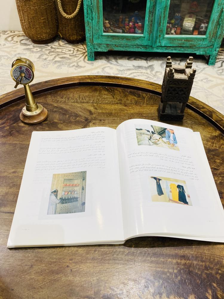 من النوادر؛ كتاب ضخم بعنوان “الجنادرية ماضي وحاضر” إصدار خاص عن الجنادرية عام ١٤١٨هـ؛ مليء بالصور والشروحات
