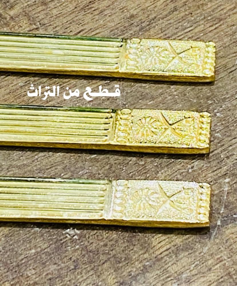 من النوادر؛ درزن سكاكين مذهبة بشعار الدولة سيفين ونخلة؛ مخزنة تخزين ممتاز؛ صناعة اليابان السعر الواضح للدرزن مع إمكانية الشراء بالحبة