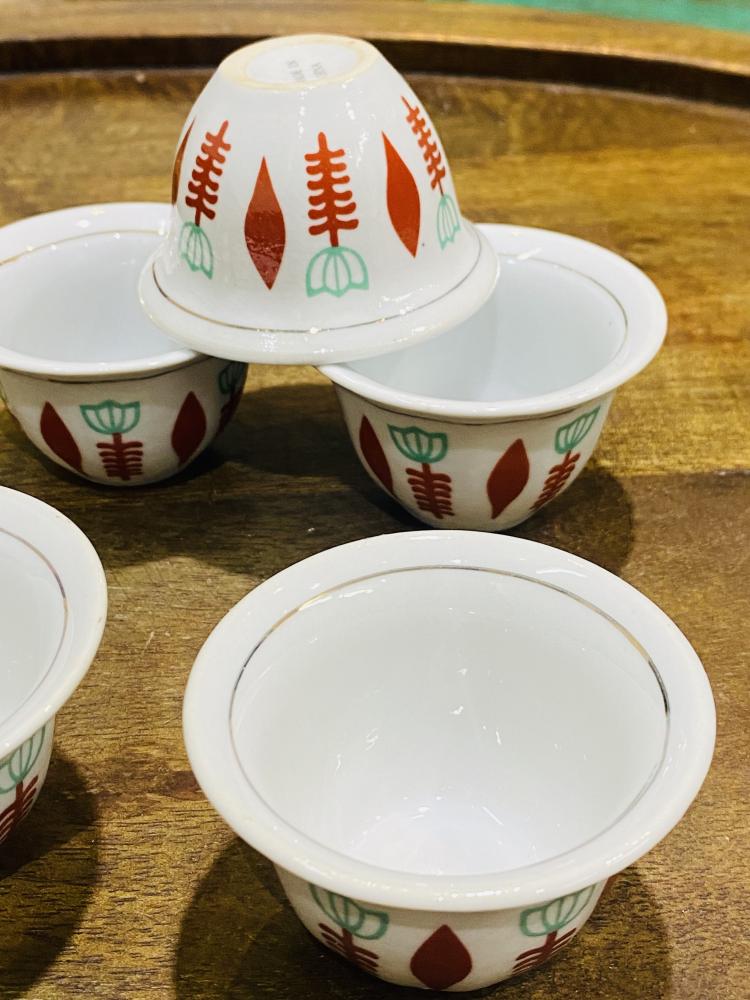 Among the distinguished items; 6 Iraqi-style painted cups, maroon color, old, stored excellently, unused; the price is for all 6 cups.