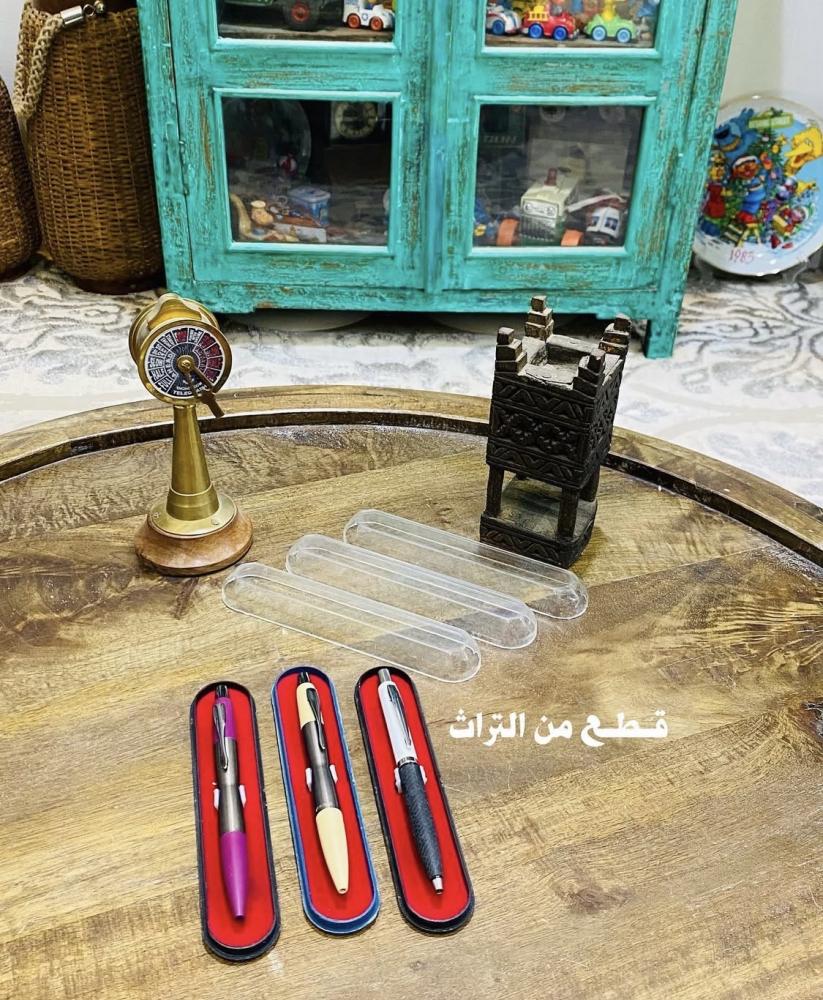 من النوادر؛ أقلام باركر بالعلب الخاصة بها قمة في الأناقة؛ ثقيلة الوزن قديمة ومخزنة تخزين ممتاز لم تستخدم؛ صناعة بريطانيا السعر للحبة الواحدة والشكل حسب الاختيار