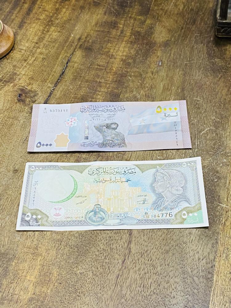 عملتين سورية جميعها آنسر فئة ٥٠٠ ليرة عام ١٩٩٨م والأخرى فئة ٥٠٠٠ ليرة عام ٢٠١٩م السعر للجميع والرقم التسلسلي حسب المتوفر