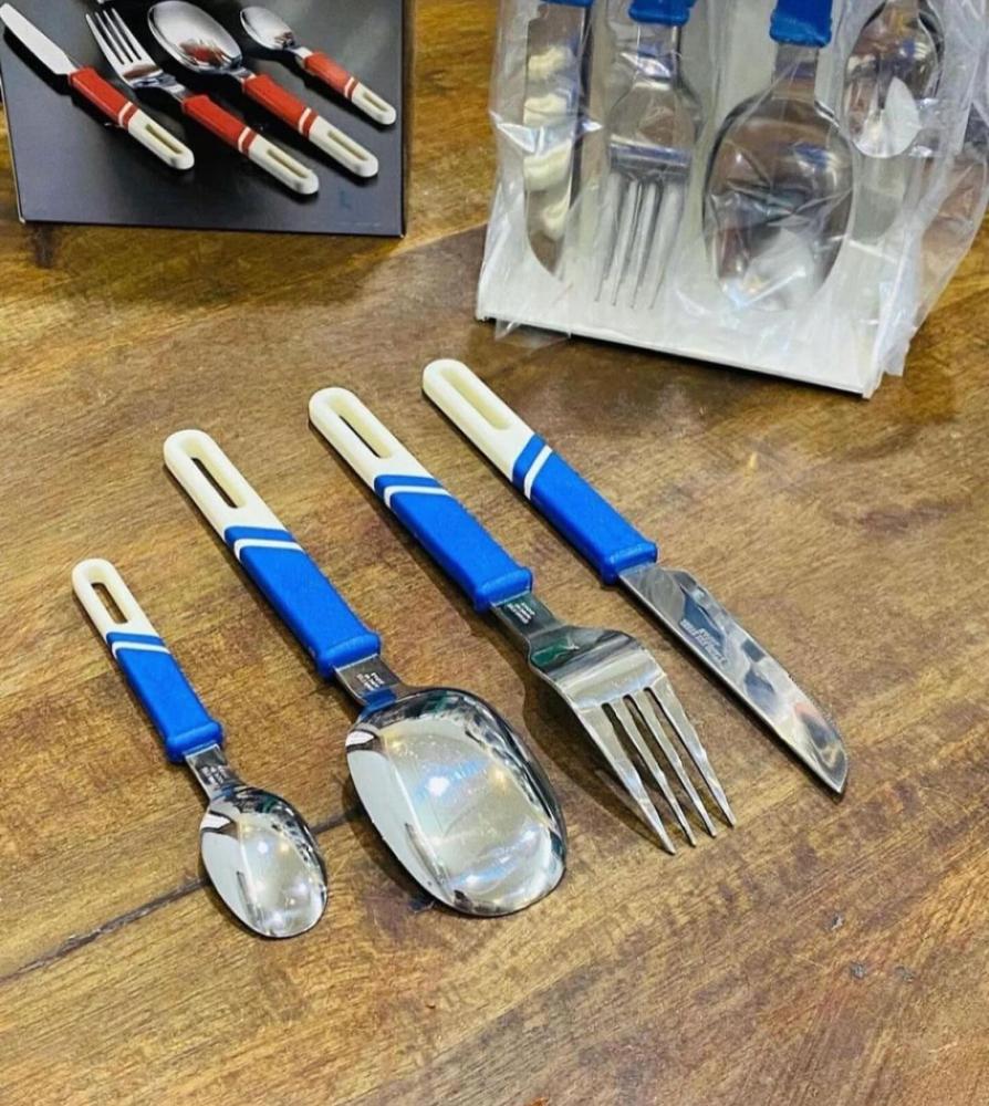Among the distinguished pieces; a pendant containing 24 pieces including 6 small spoons, 6 large spoons, 6 knives, and 6 forks; it was from the elegance of the 1980s; made in Japan
