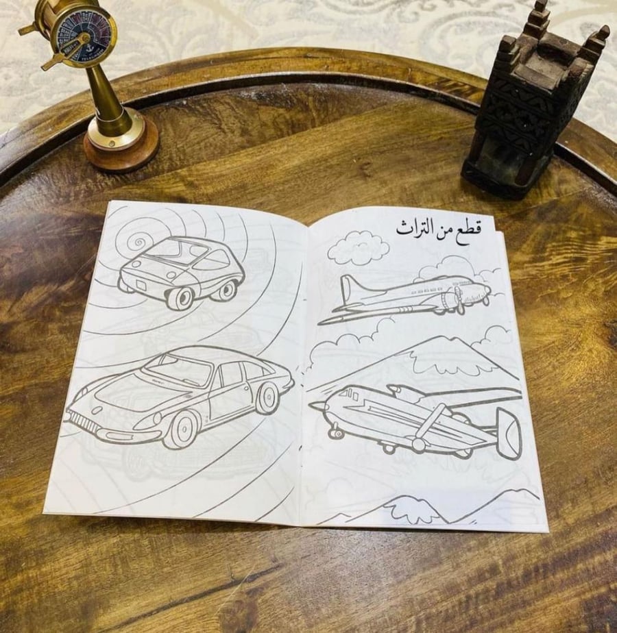 عدد ٣ كتيبات تلوين برسومات مختلفة؛ قديمة ومخزنة تخزين ممتاز لم تستخدم؛ صناعة تايوان؛ السعر للجميع ٣ حبات