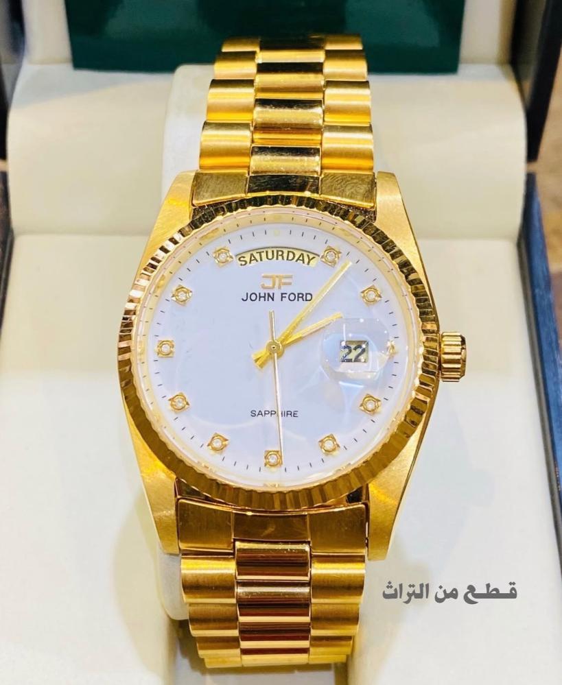 من النوادر؛ ساعة قديمة من شركة  JOHN FORD أنيقة جداً مخزنة تخزين ممتاز لم تستخدم يوجد بها خانة للتاريخ وخانة لليوم؛ صناعة اليابان (المتوفر المعروض فقط بـ ٤ ألوان حسب الاختيار) السعر للساعة الواحدة