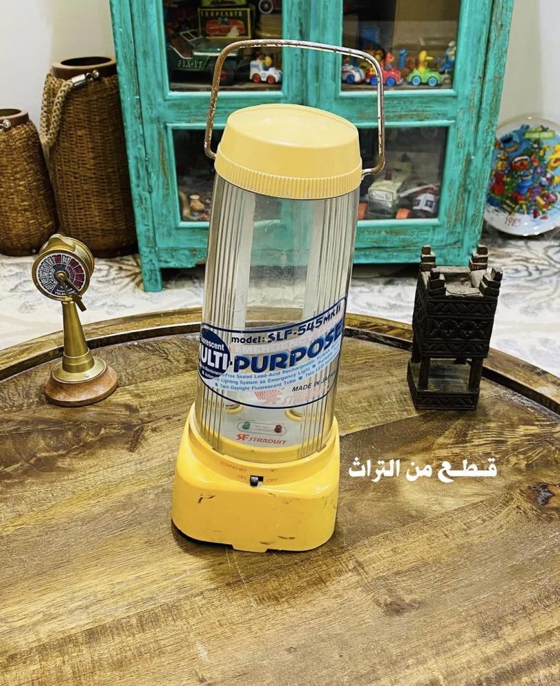 من النوادر؛ جهاز إنارة بتعليقة معدنية مكمل للمتحف (لم يجرّب والبيع كديكور) صناعة اليابان