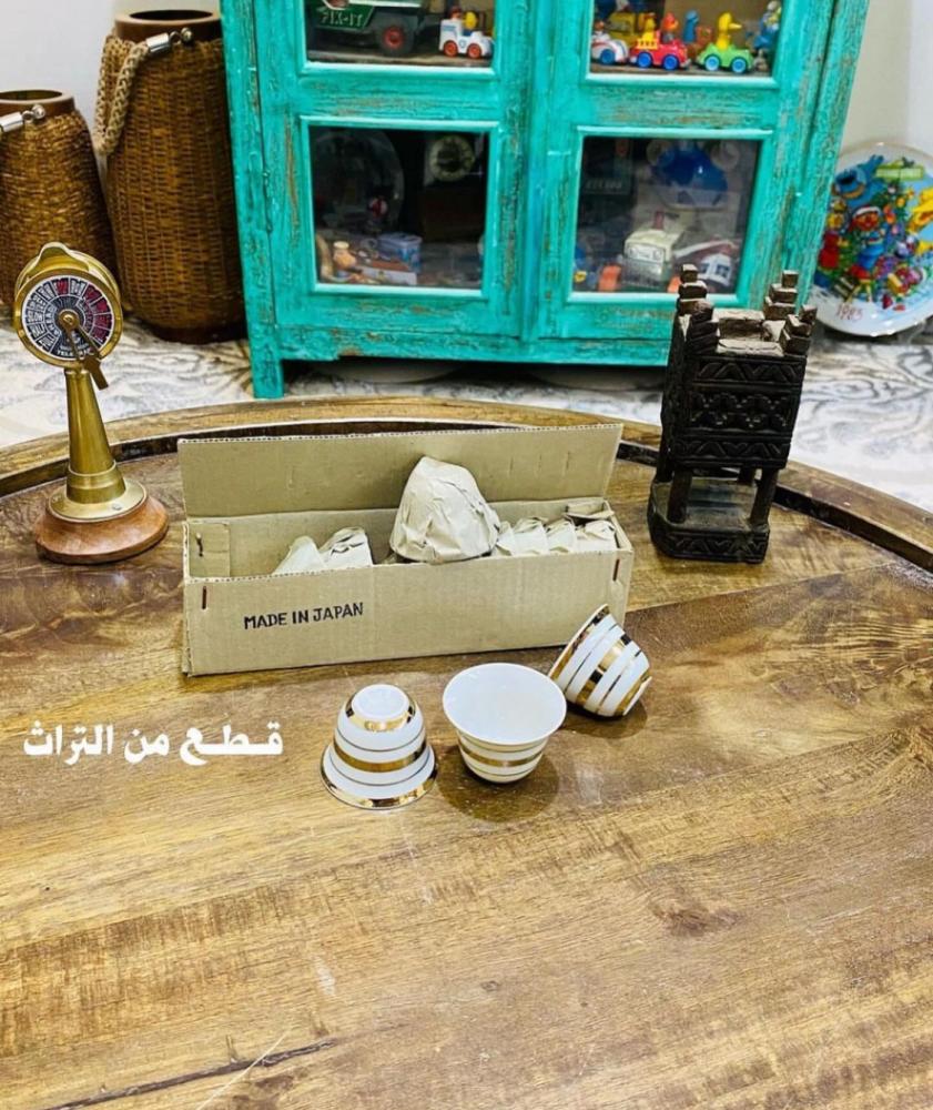درزن فناجيل مذهبة أنيقة  قديمة مخزنة تخزين ممتاز؛ صناعة اليابان؛ السعر للدرزن ١٢ حبة
