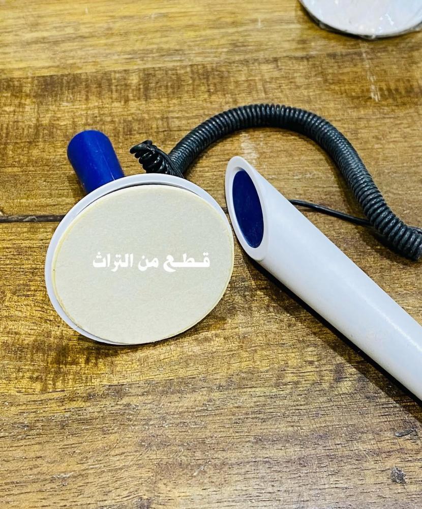 Among the distinguished items; a pen with a sticky base in three colors; the price per piece and the color according to availability
