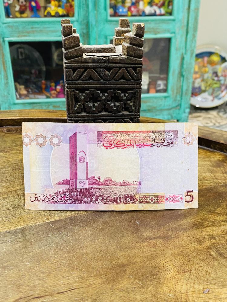 ٥ دينار ليبي الإصدار السابع حالة ممتازة