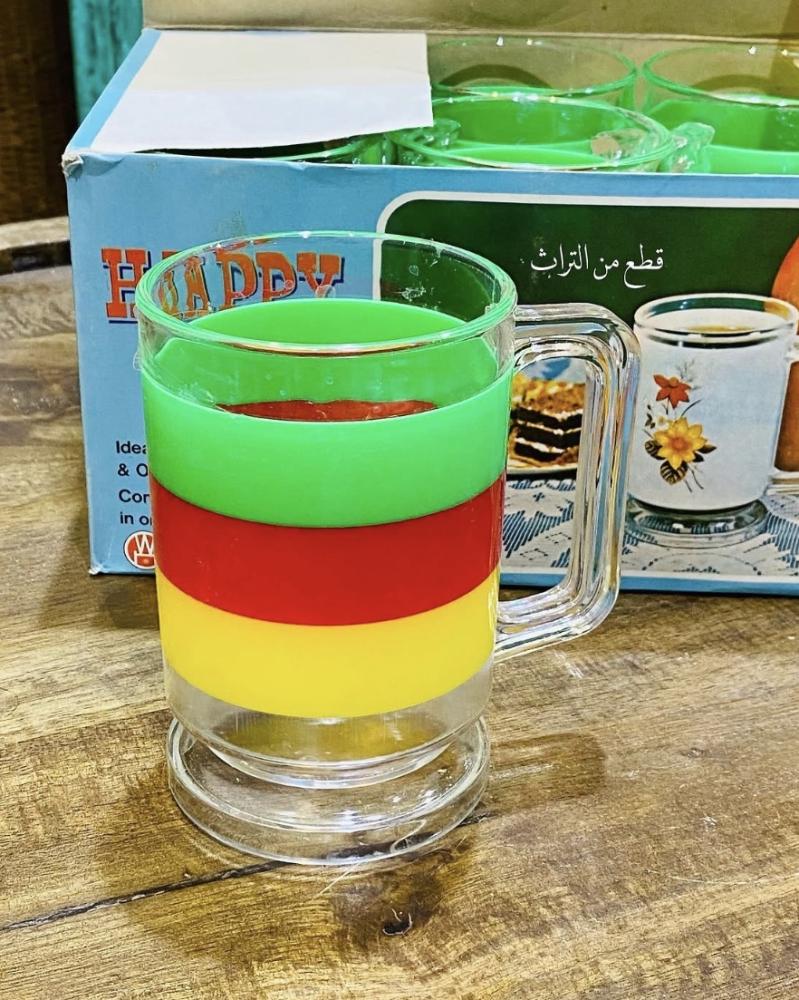 من النوادر؛ كأس بحجم كبير قديم اشتهر فترة السبعينات الميلادية؛ صناعة هونق كونق السعر للكأس الواحد