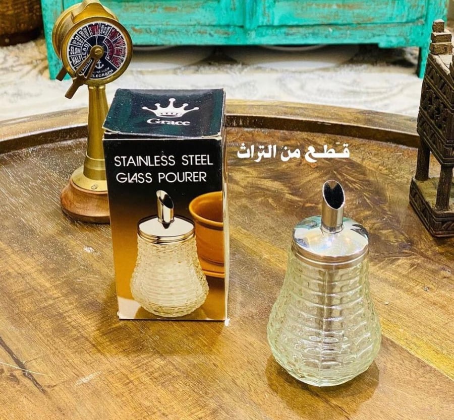 من النوادر؛ سكرية من الزجاج المتين جداً؛ قديمة مخزنة بالكرتون لم تستخدم واشتهرت في الثمانينات الميلادية؛ صناعة هونق كونق