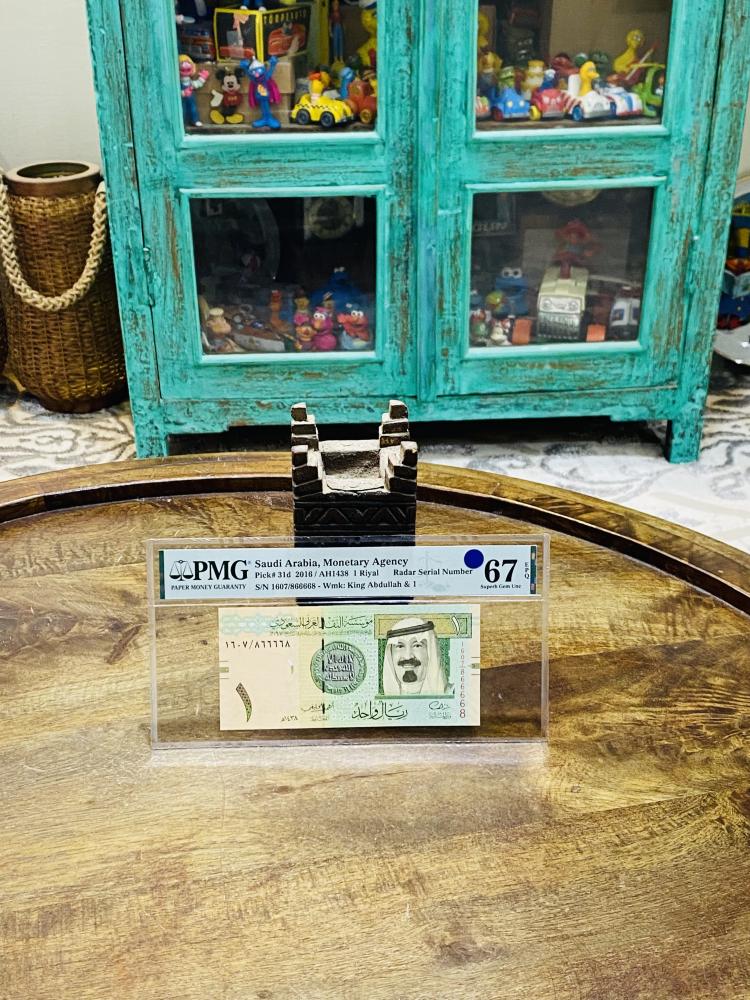 Among the rare items; King Abdullah Riyal 2016 AD, signed by Al-Khulaifi, valued at 67 by PMG company, radar number 866668