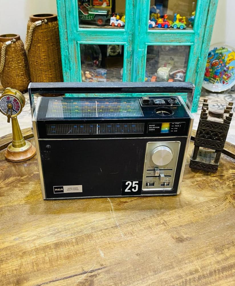 They wanted something very elegant and heavy; the wave screen from the front and top; runs on battery