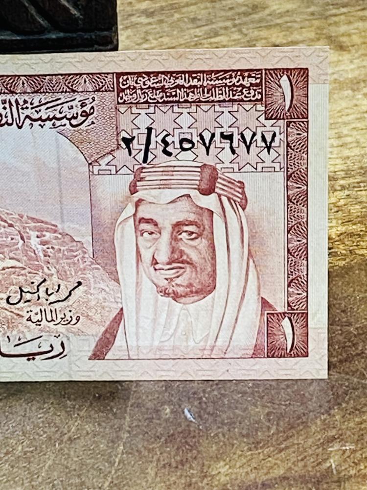 من البنود الشحيحة؛ ريال الملك خالد تقسيم ٢ بحالة ممتازة