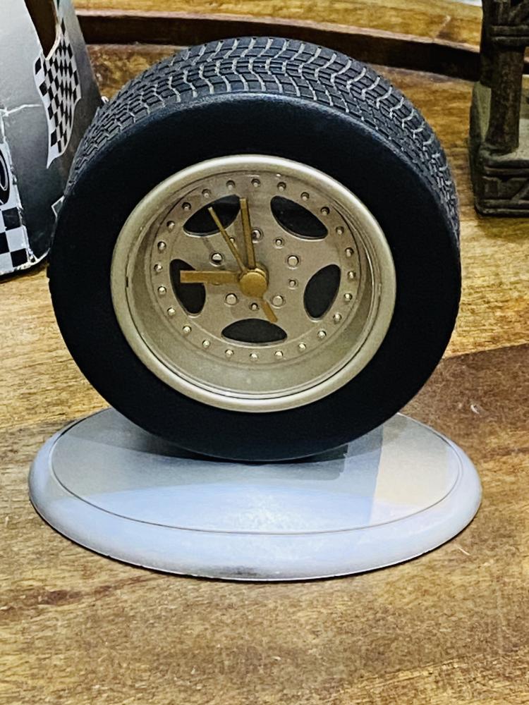 Among the rare items; a very beautiful office clock in the shape of a racing car cover (the pedal is from a pedal).