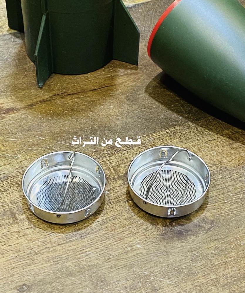 مطارتين على شكل صاروخ بلونين مختلفة مكتوب عليها عاصفة الحزم؛ لم تستخدم السعر للجميع