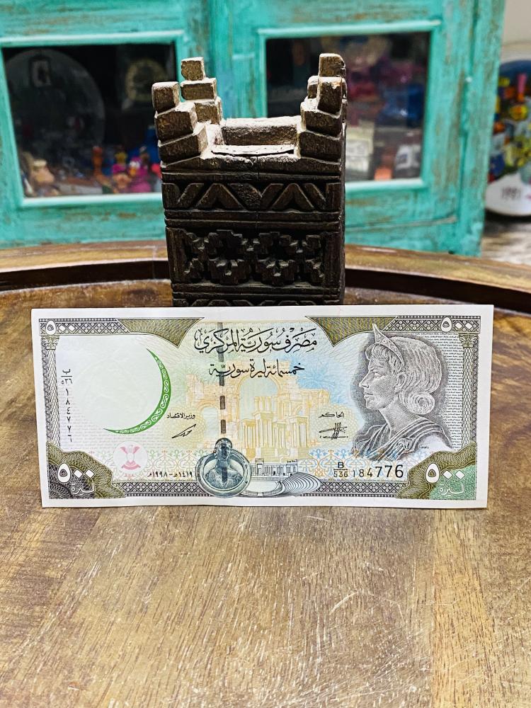عملتين سورية جميعها آنسر فئة ٥٠٠ ليرة عام ١٩٩٨م والأخرى فئة ٥٠٠٠ ليرة عام ٢٠١٩م السعر للجميع والرقم التسلسلي حسب المتوفر
