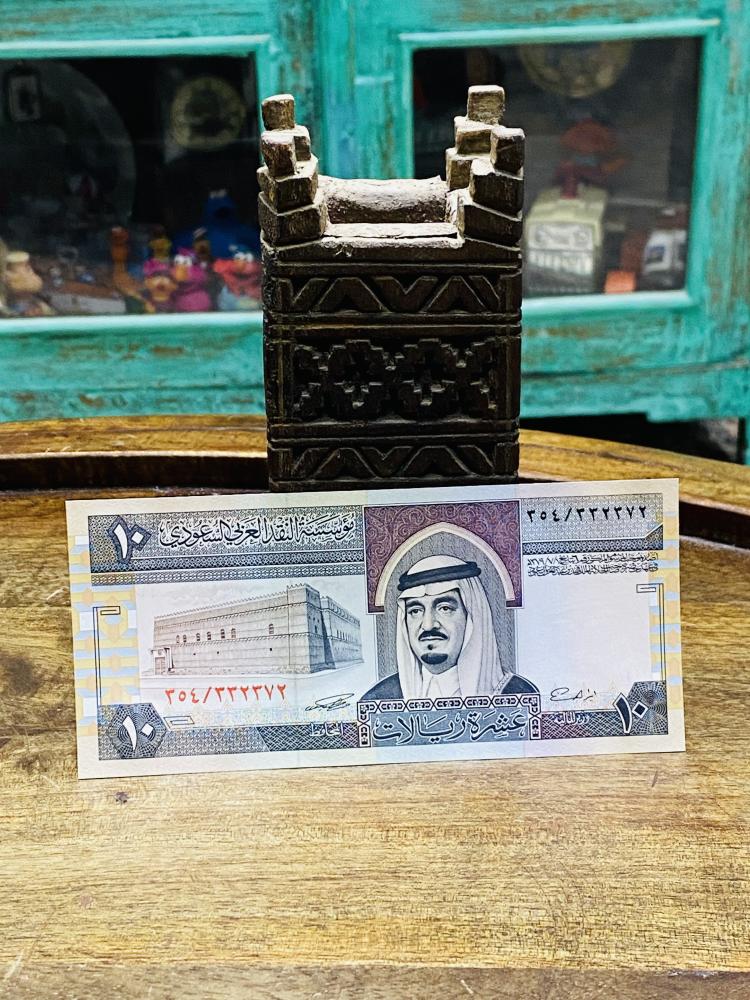 الإصدار الرابع من مؤسسة النقد العربي السعودي؛ طقم كامل ٨ قطع لعملة الملك فهد رحمه الله توقيع العساف؛ حالات عالية جداً