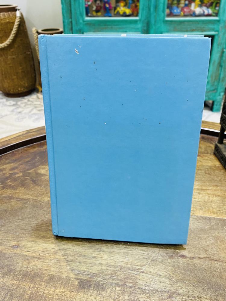 من البنود المميزة؛ كتاب جميل بغلاف كرتوني متين بعنوان المختار في تفسير القرآن العظيم للشيخ محمد الشعراوي