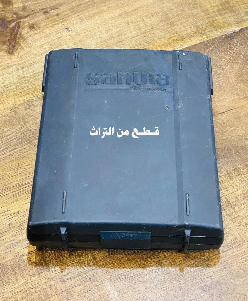 من النوادر؛ جهاز لقياس جهد الكهرباء بعلبته الخاصة؛ قديم ومتكامل ومكمل للمتحف (لم يجرّب) صناعة اليابان