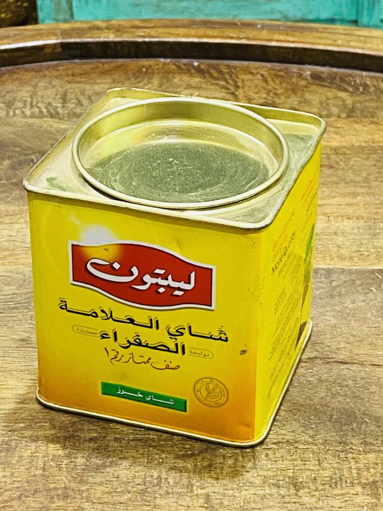 من البنود المميزة؛ علبة معدن لشاي ليبتون نظيفة كما في الصور