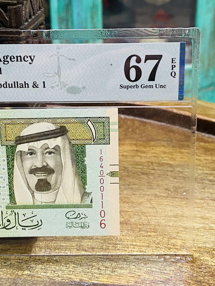من البنود المميزة؛ فئة ريال الملك عبدالله بتقسيمة ١٦٤٠ (قفل الطبعة) تقييم ٦٧ من شركة (PMG)