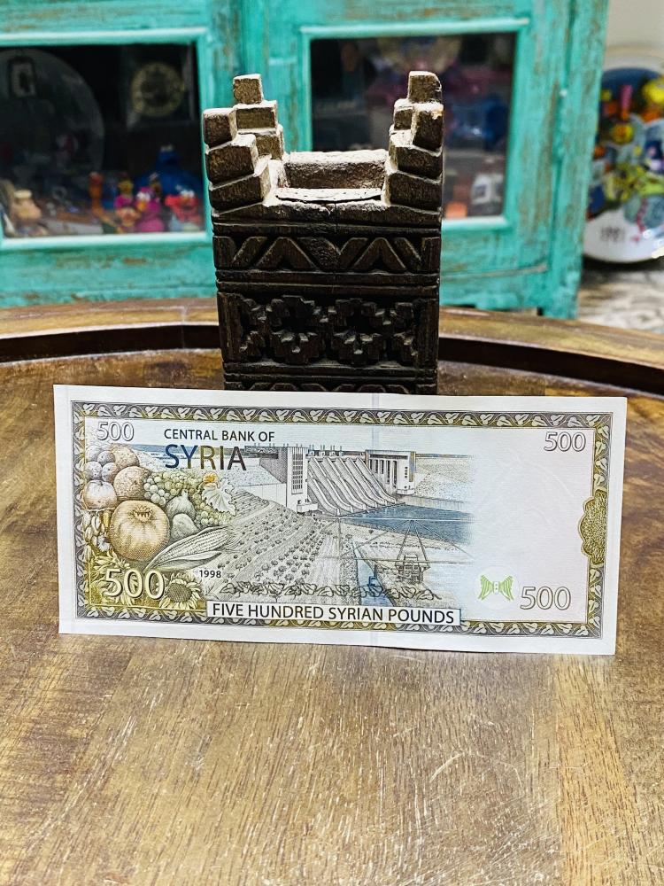عملتين سورية جميعها آنسر فئة ٥٠٠ ليرة عام ١٩٩٨م والأخرى فئة ٥٠٠٠ ليرة عام ٢٠١٩م السعر للجميع والرقم التسلسلي حسب المتوفر