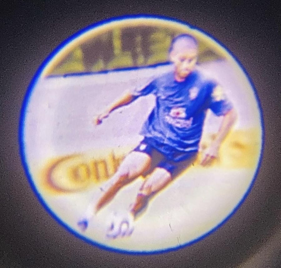 من النوادر؛ ولاعات بروجكتر بصور لاعبين قداما (كل ولاعة بصورة لاعب واحد)؛ يعمل البروجكتر على ٣ بطاريات صغيرة؛ مقاس الصورة على الحائط تقريباً ٥٠سم وبالإمكان القرب أو البعد من الحائط لتغيير جحم الصورة؛ صنعت عام ٢٠٠٣م السعر للحبة الواحدة واللون حسب المتوفر