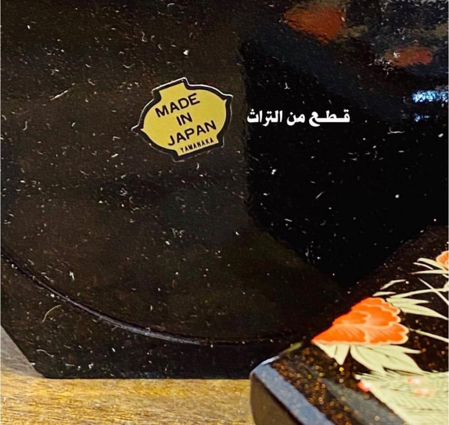 من النوادر؛ عدد ٣ علب قديمة مخزنة لم تستخدم تحمل رسومات جميلة داخل كرتونها الأصلي عمرها قرابة الـ ٥٠ عام ؛ صناعة اليابان .