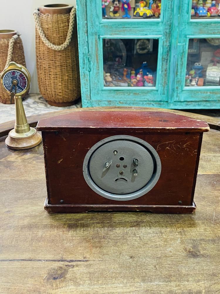 Among the rare items; a sewing clock decorated with wooden decor and views from the sides; the seconds at the end are a very elegant and clean airplane structure