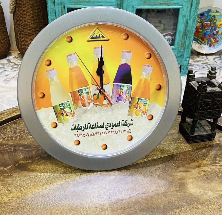 من النوادر؛ ساعة جدارية دعائية لشركة دلتا بلونين مختلفين السعر للساعة الواحدة واللون حسب الاختيار