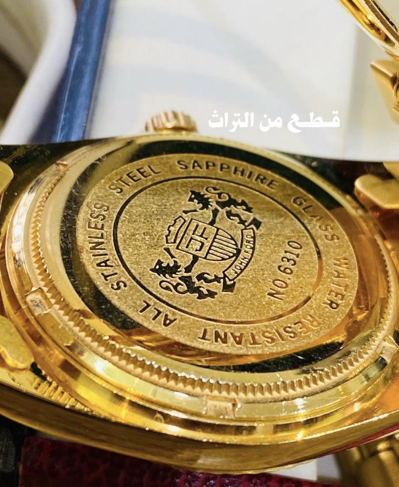 من النوادر؛ ساعة قديمة من شركة  JOHN FORD أنيقة جداً مخزنة تخزين ممتاز لم تستخدم يوجد بها خانة للتاريخ وخانة لليوم؛ صناعة اليابان (المتوفر المعروض فقط بـ ٤ ألوان حسب الاختيار) السعر للساعة الواحدة
