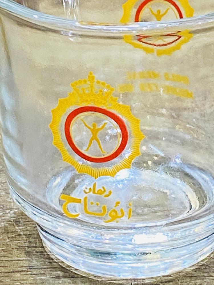 من النوادر؛  دهن أو زيت ماركة الوسام الذهبي إنتاج عام ١٩٨٦م؛ إضافة إلى كأس زجاجي دعائي لنفس الشركة قديمة مخزنة تخزين ممتاز لم تستخدم (بند متحفي مميز) السعر للكأس مع كرتون الزيت  وبالإمكان شراء قطعة واحدة حسب الإختيار