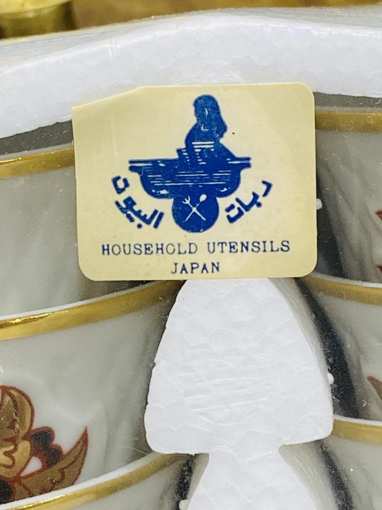 من البنود المميزة؛ درزن فناجيل (عدد ١٢ فنجال) مذهبة برسمة نادرة بحجم وسط ماركة ربات البيوت؛ صناعة اليابان