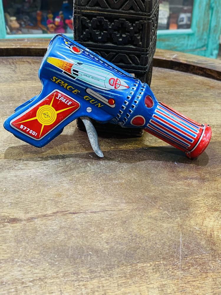 Among the rare items; a spark pistol toy made in 1950 AD, more than 70 years ago (for display only as a heritage). Made in Japan. Price for everyone.