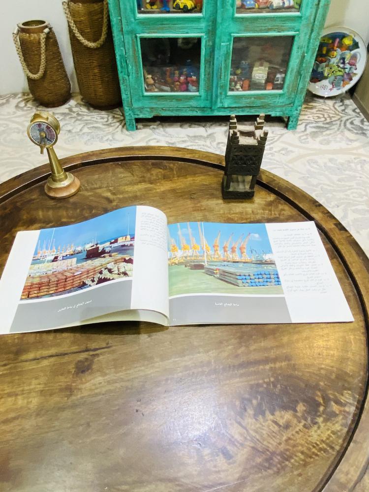 من النوادر؛ ومن مطبوعات المؤسسة العامة للموانئ بعنوان ميناء الملك عبدالعزيز بالدمام طبع في عهد الملك خالد رحمه الله؛ يحمل العديد من الصور الجميلة