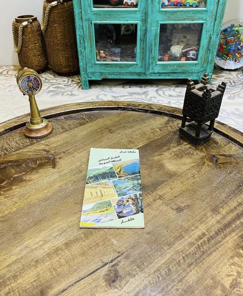 من النوادر؛ كتيب عن مناطق سلطنة عمان "الدليل السياحي للمنطقة الجنوبية" يحوي الكثير من الصور والأماكن السياحية  (م)