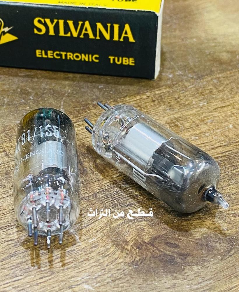من البنود الشحيحة؛ كرتون بداخله عدد خمس لمبات راديو فترة الخمسينات والستينات الميلادية؛ مخزنة تخزين ممتاز؛ صناعة إنجليزية السعر للكرتون كامل