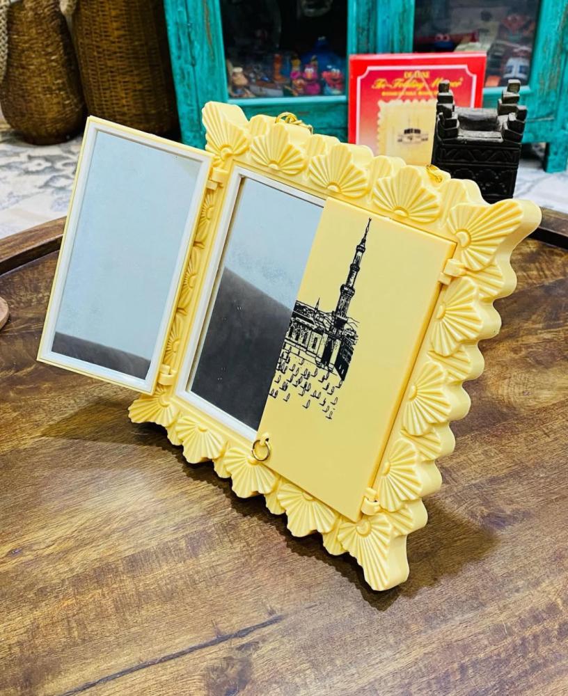From the gifts of the pilgrims in the past; a scene carrying an image of the Grand Mosque or the Prophet's Mosque and the scene opens with two doors on three mirrors as shown in the pictures; stored in cardboard with excellent storage, unused for about 45
