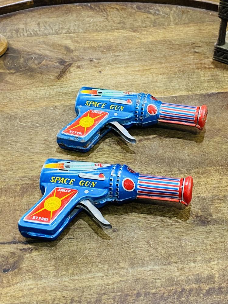 Among the rare items; a spark pistol toy made in 1950 AD, more than 70 years ago (for display only as a heritage). Made in Japan. Price for everyone.