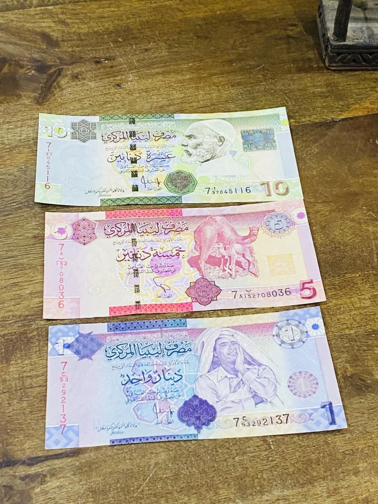١٠ و ٥ و ١ دينار ليبي الإصدار السابع حالة ممتازة