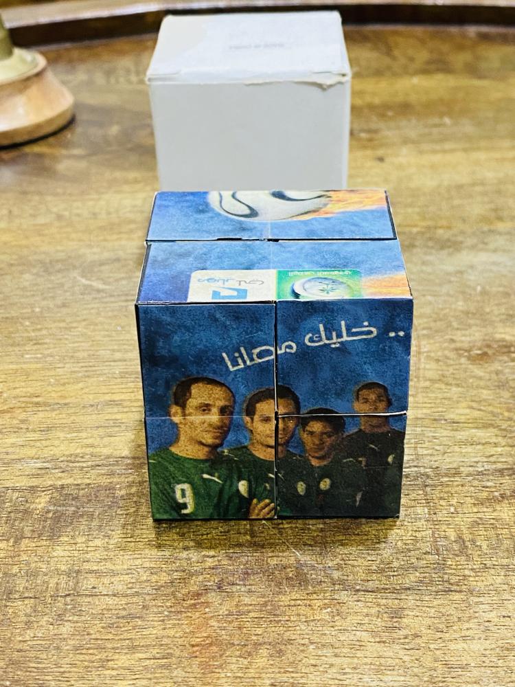 من البنود المميزة من هدايا موبايلي؛ مكعبين قابلة للحركة وكل شكل يتكون يكون بصورة مختلفة كما هو واضح في الصور السعر للجميع