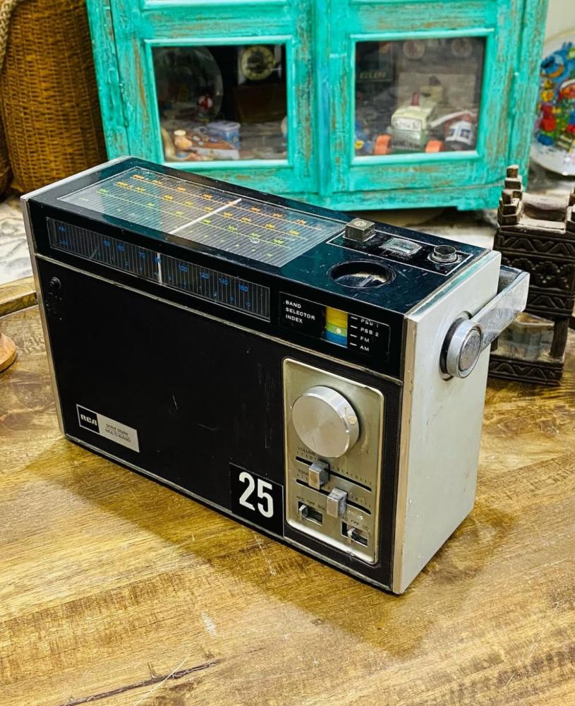They wanted something very elegant and heavy; the wave screen from the front and top; runs on battery
