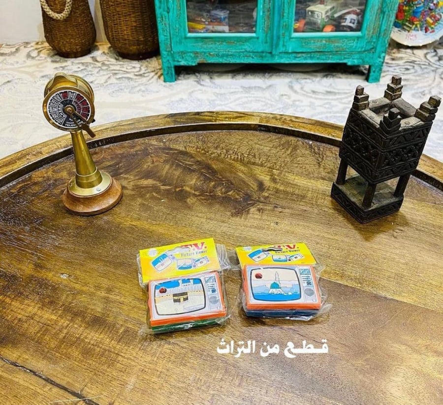 من البنود المميزة؛ منظار مكة على شكل تلفزيون؛ من هدايا الحجاج قديماً؛ مخزن تخزين ممتاز؛ صناعة هونق كونق السعر للحبة الواحدة