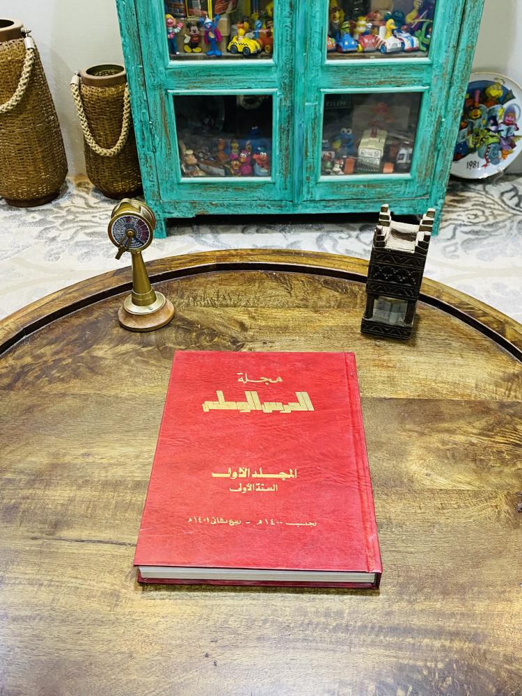 من النوادر؛ مجلد (أصل) يحتوي على العدد الأول والثاني والثالث والرابع من مجلة الحرس الوطني عام ١٤٠٠هـ أي من ٤٨ عام المجلد بحالة جديدة (مقتنى عالي التميز)