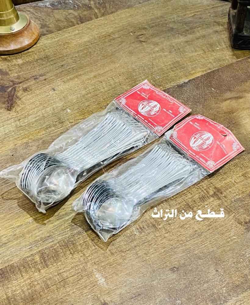 من النوادر؛ ملاعق من الاستانلس ستيل حجمين مختلفين الحجم العادي والحجم الأصغر؛ بلون مميز وجميل مخزنة تخزين ممتاز؛ صناعة اليابان السعر للدرزن الواحد حسب الحجم