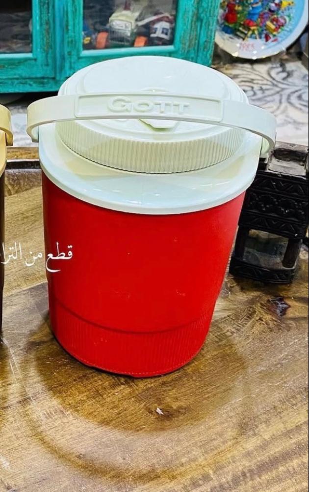 من النوادر؛ ترمس من شركة جوت GOOT ؛ قديم مخزن تخزين ممتاز لم يستخدم وصالح للإستخدام؛   إشتهر أوائل الثمانينات؛صناعة أمريكية السعر للحبة الواحدة واللون حسب الاختيار