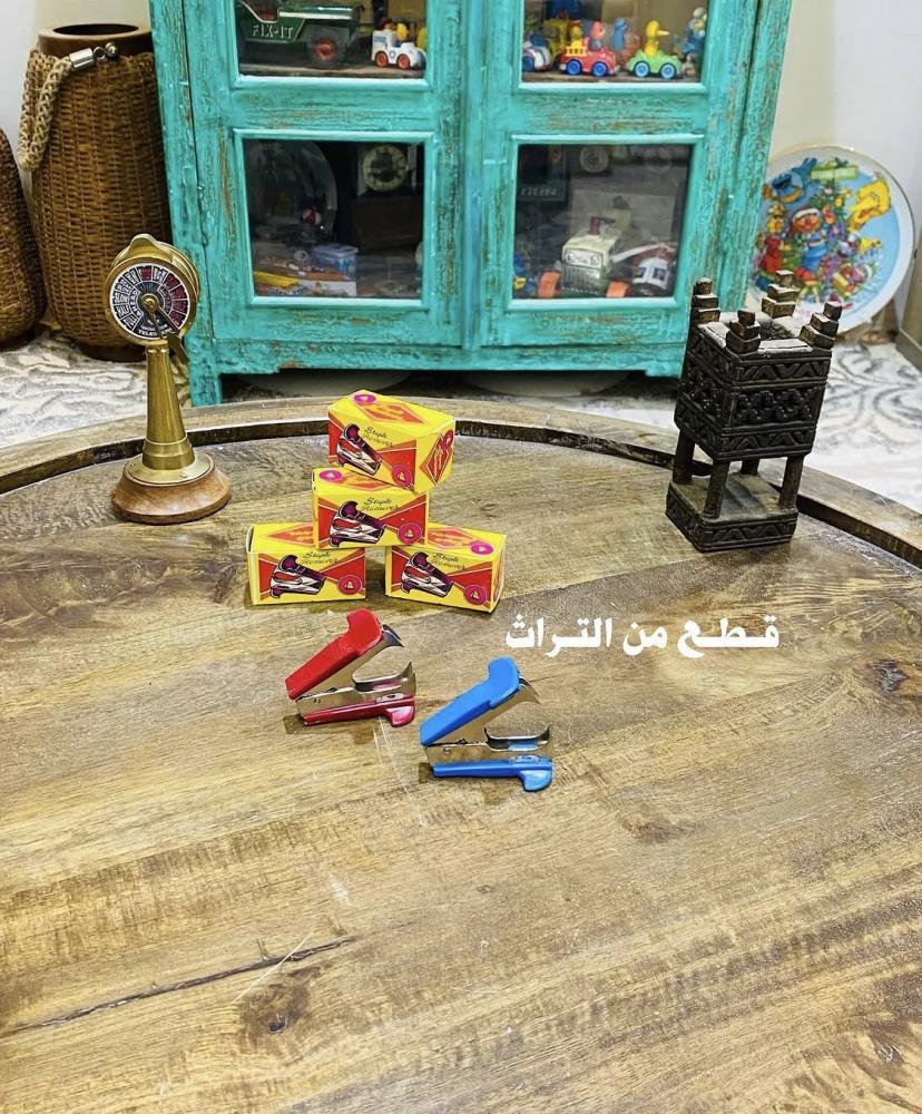 من النوادر؛ خلاعة دبابيس قديمة مخزنة بالكرتون تخزين ممتاز؛ صناعة هونق كونق السعر للحبة الواحدة واللون حسب المتوفر